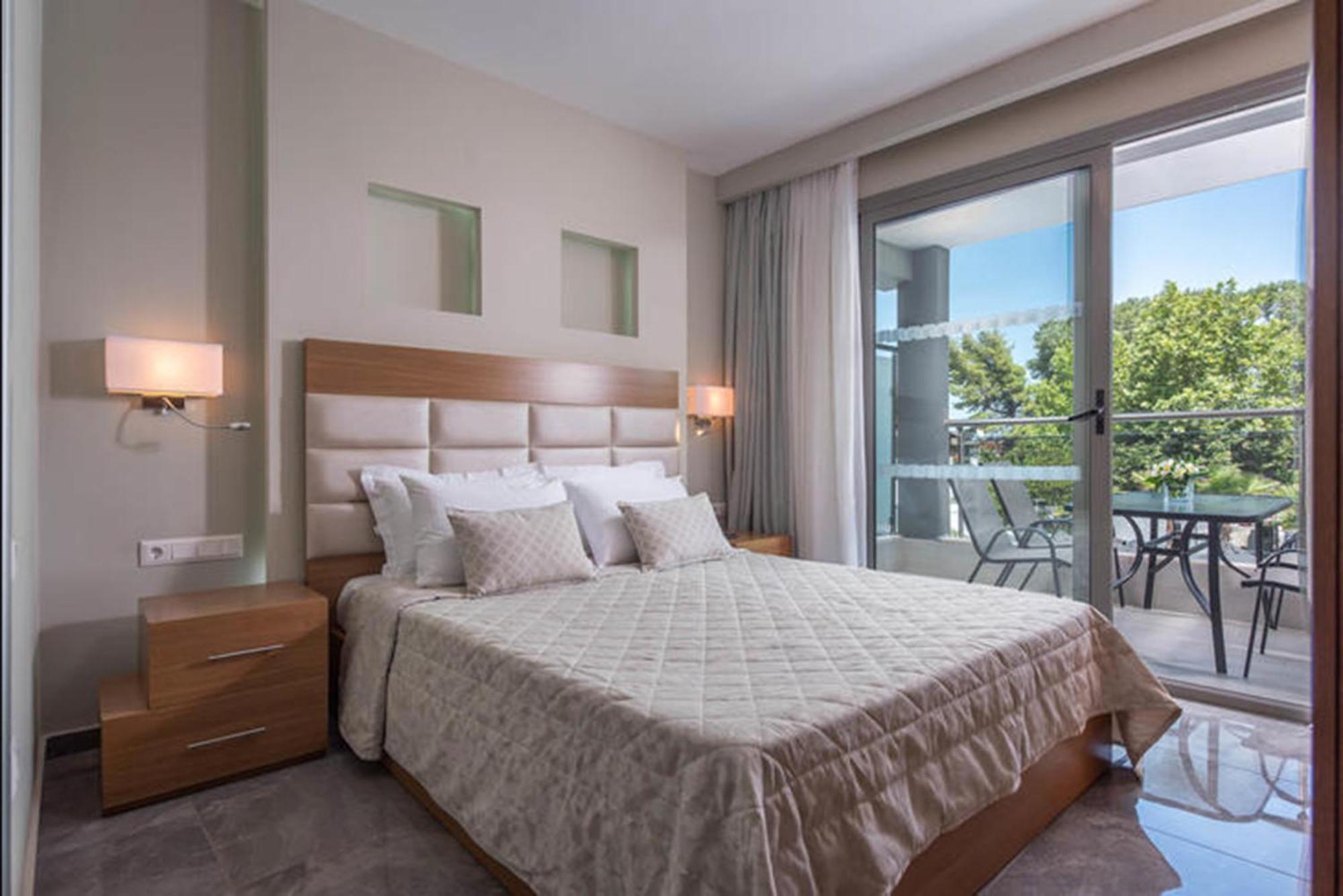 Dionysos Hotel & Suites Hanioti Eksteriør billede